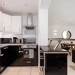 Kensington 2 Bed With Garden