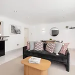 Kensington 2 Bed With Garden