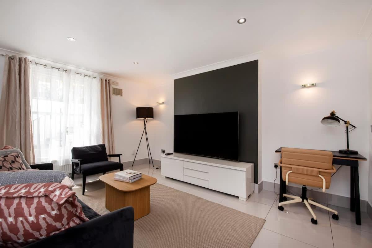 Kensington 2 Bed With Garden Apartment London