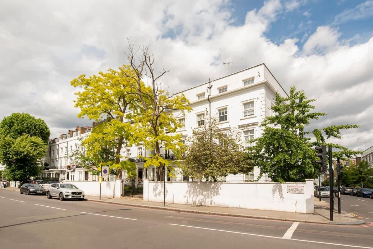 Kensington 2 Bed With Garden Apartment London