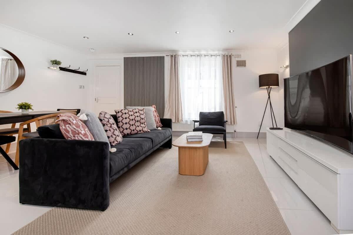 Kensington 2 Bed With Garden Apartment London